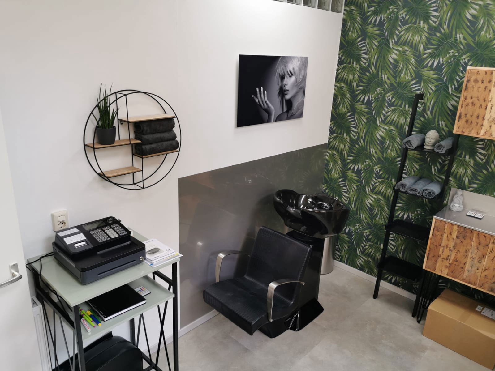 Volledig overzicht van de lichte salon van Dana's Hair & Beauty in Groningen